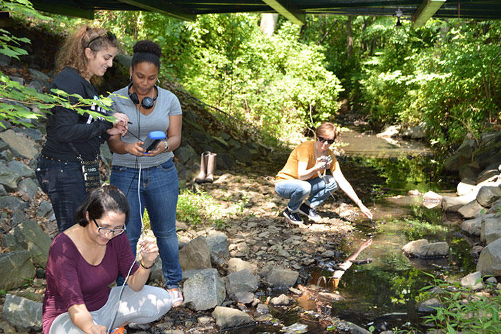 Mason students sample pond water