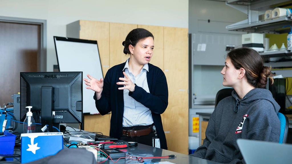 Associate Professor Shani Ross, from the Bioengineering department, lecturing a student in her lab